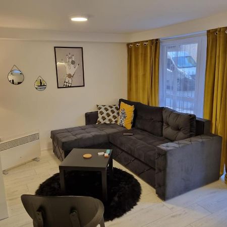 Bowler Hat Apartment Belgrade Luaran gambar